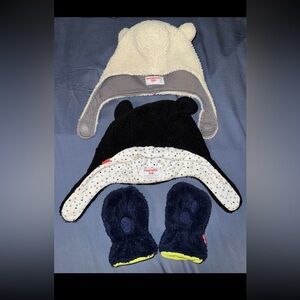 Magnetic Me Bundle of 2 Easy Close Caps / Hats and Magnetic Bear mittens